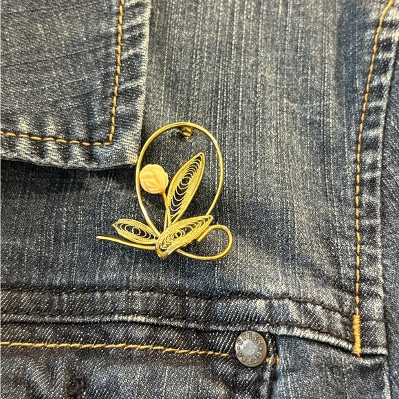 Vintage Gold Tone Filigree Flower Brooch Pin with Pearl Accent - Picture 3 of 9